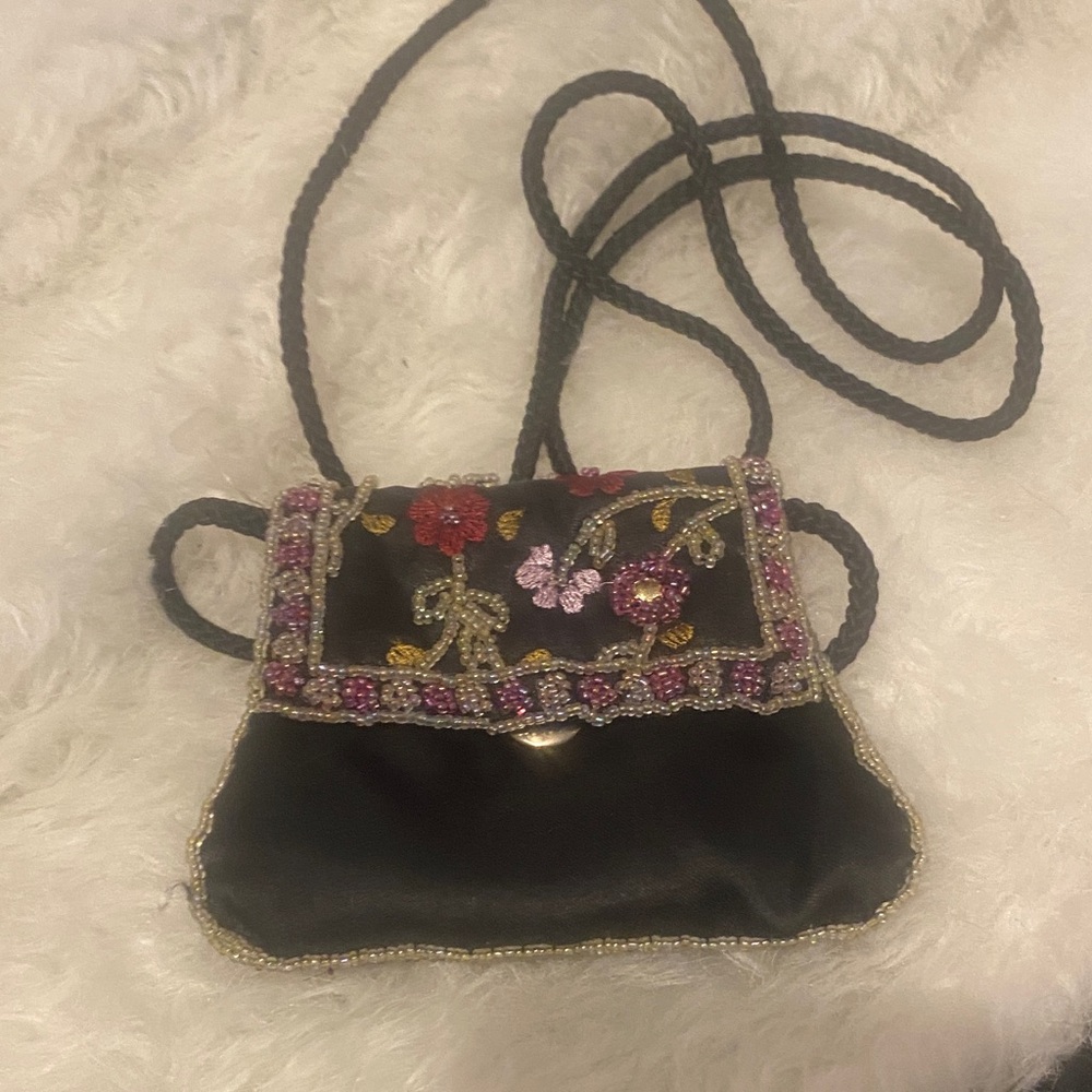 NWOT Kitlie lee Embroidered satin  Black Floral Crossbody Bag